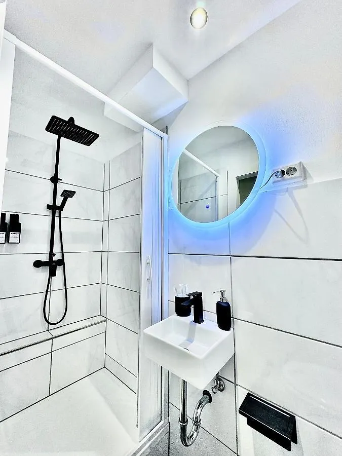 Regency Apartments - Traumhafte Zentrale 40M2 Wohnung Mit Kinoleinwand, Wifi Und Netflix Hannover 0*,  Tyskland